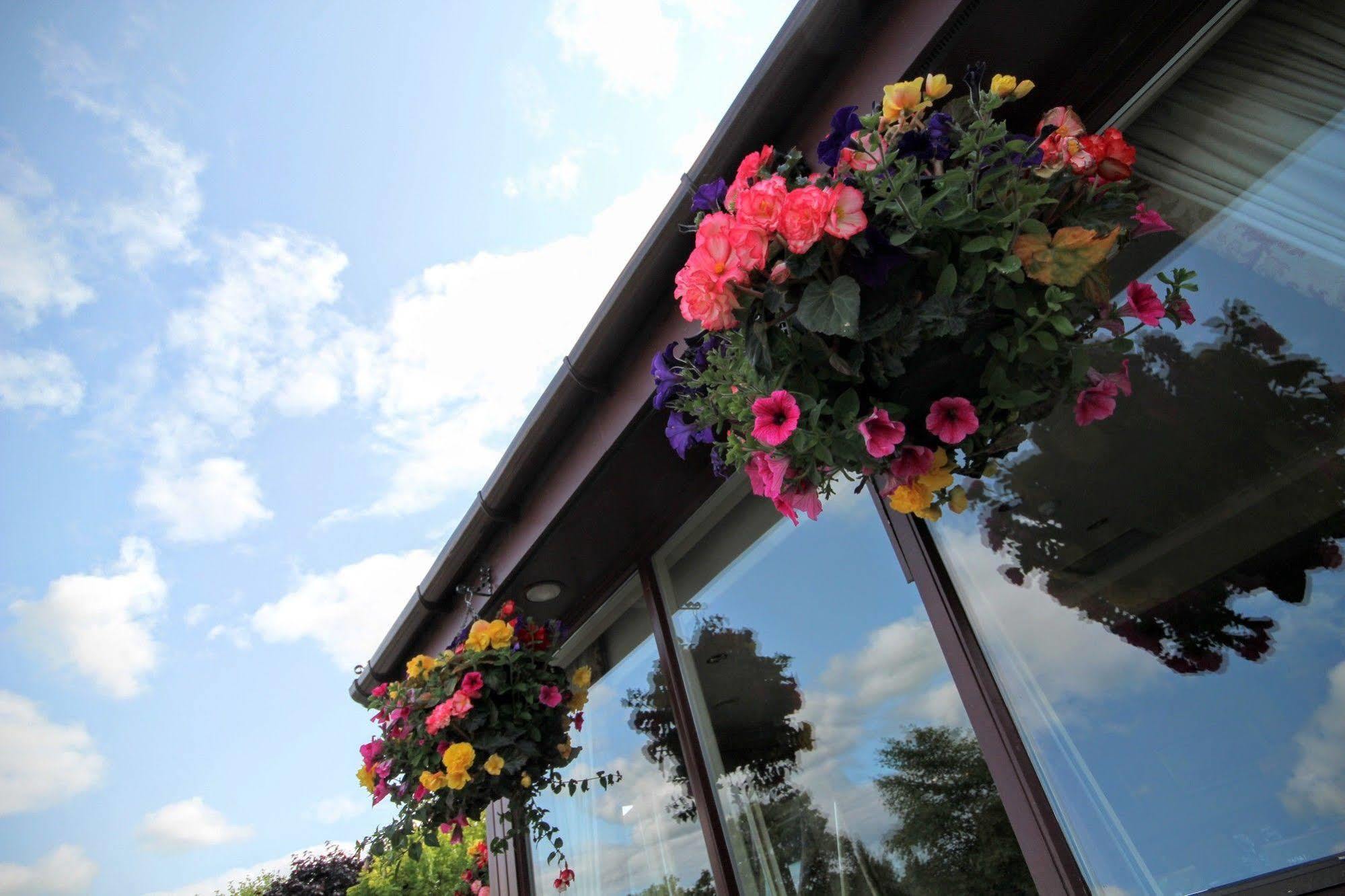 Strathburn Hotel Inverurie By Compass Hospitality Экстерьер фото